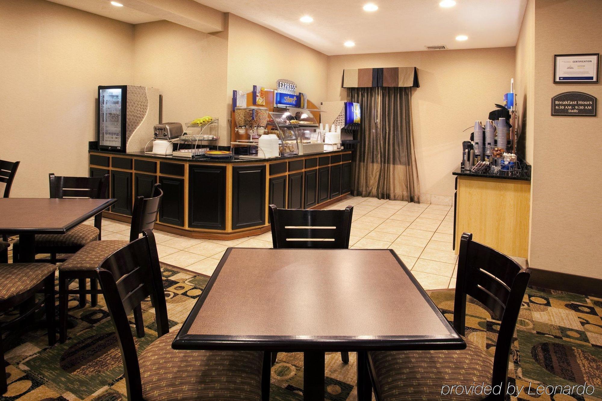 Quality Inn & Suites Oakwood Village - Cleveland South Exterior photo