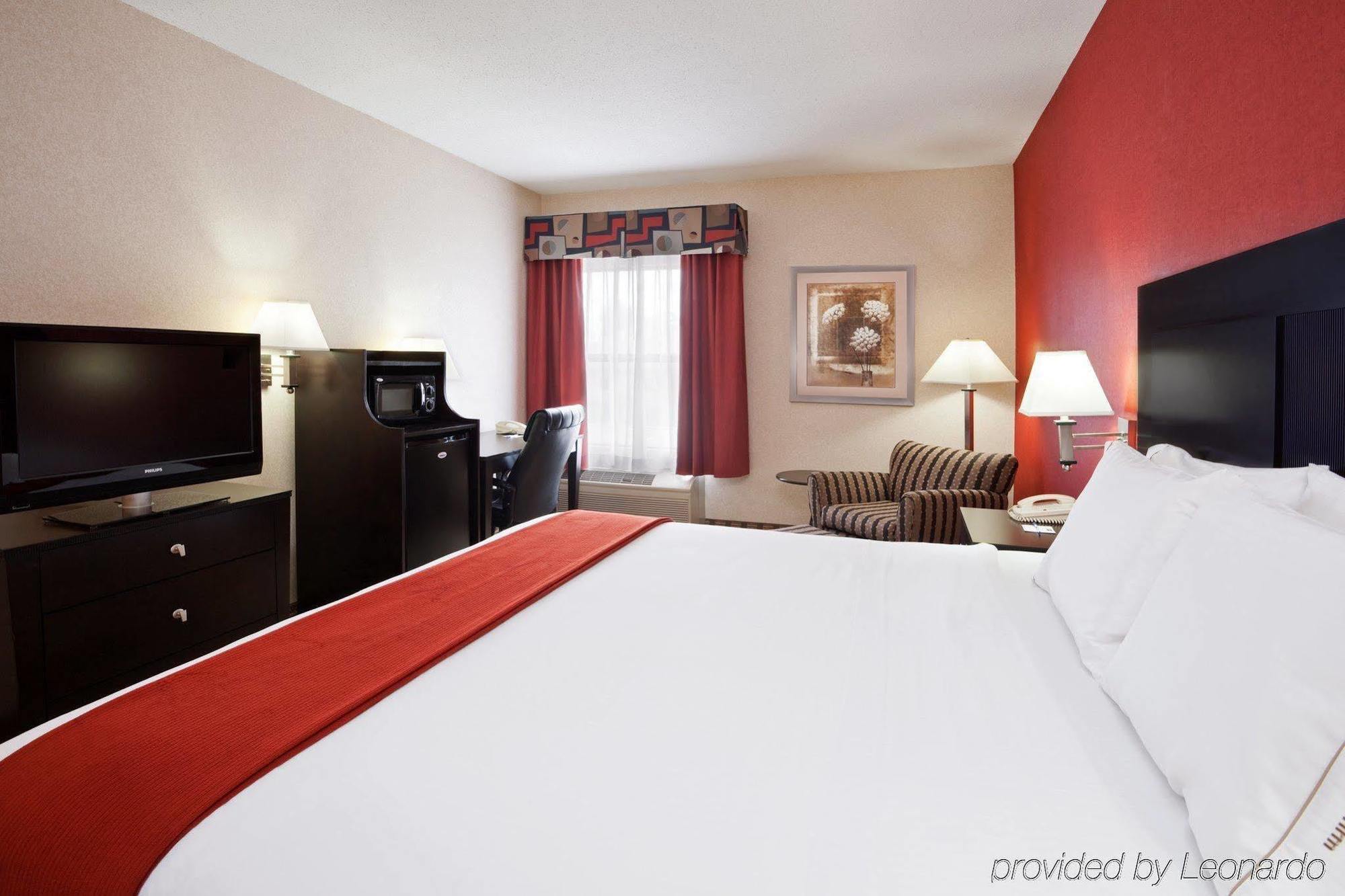 Quality Inn & Suites Oakwood Village - Cleveland South Exterior photo